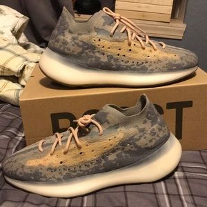 Yeezy 380 mist. Size 14